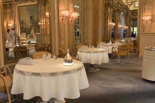 Éclairage LED du restaurant d'Alain Ducasse Le Louis XV à MONACO