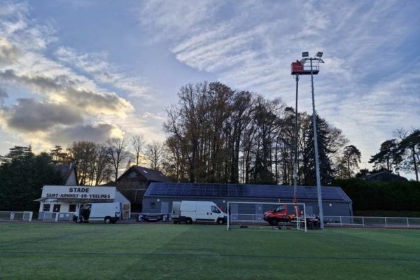 Installation nouveaux projecteurs LEDS dans un stade